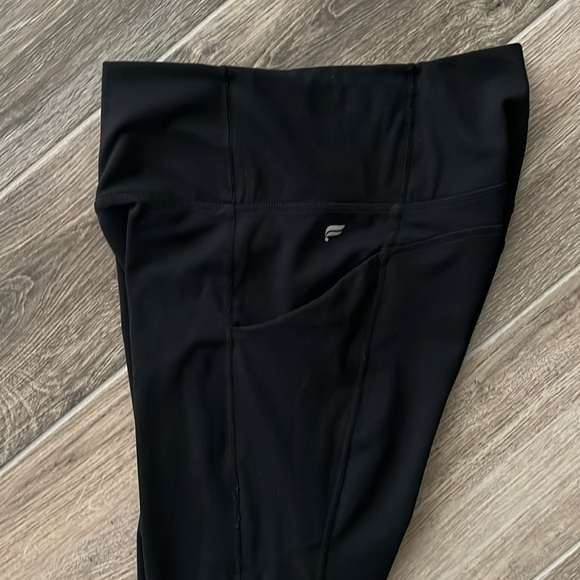 PureLuxe Fabletics Black legging S w/pockets - Picture 3 of 4